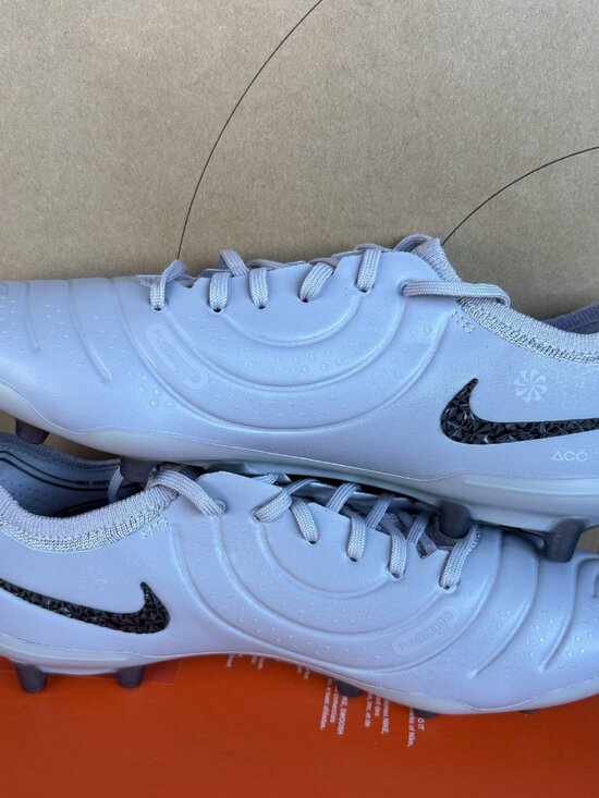 Athletic_Shoes